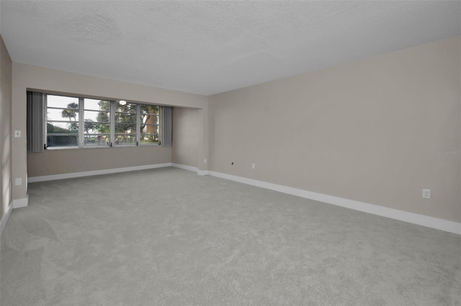 Image 7 of 46 For 622 Edgewater Drive 123