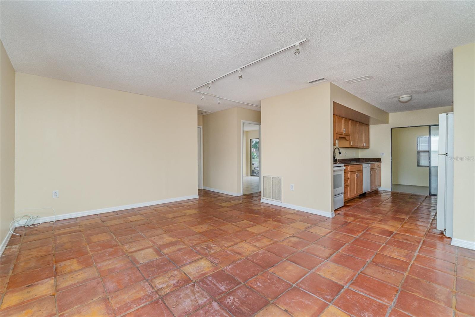 Image 10 of 23 For 4651 Summerwind Drive 26