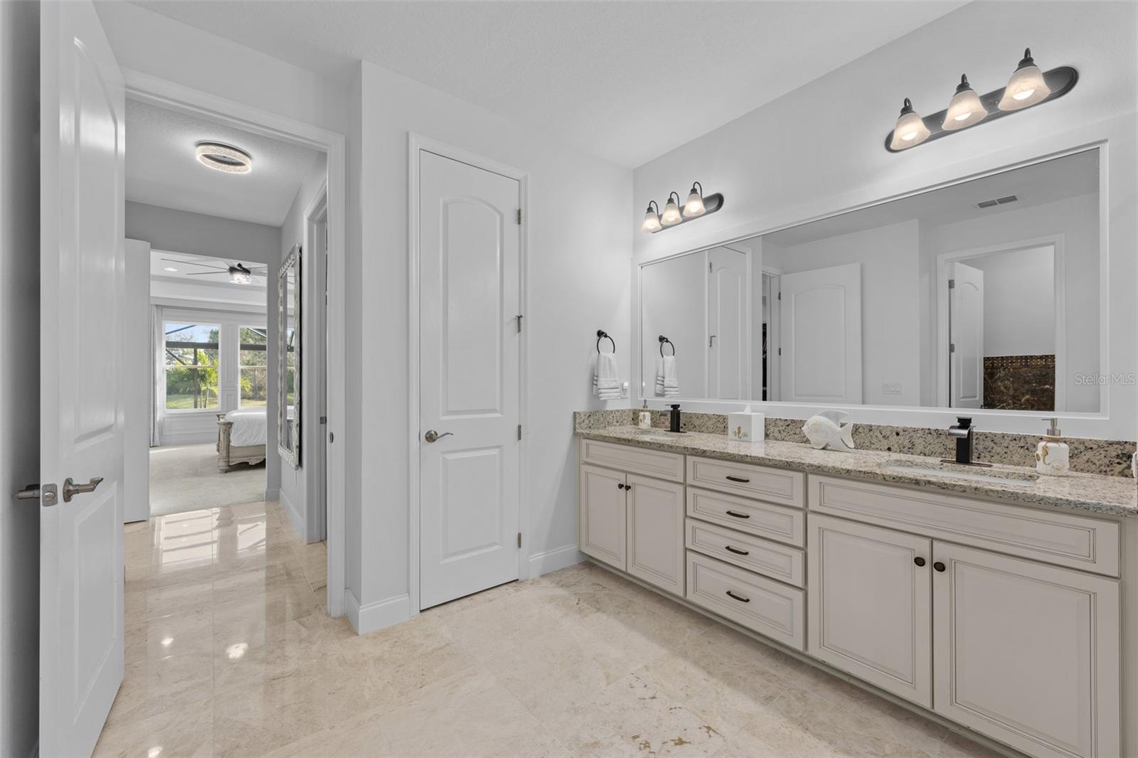 Image 22 of 50 For 33376 Kateland Drive