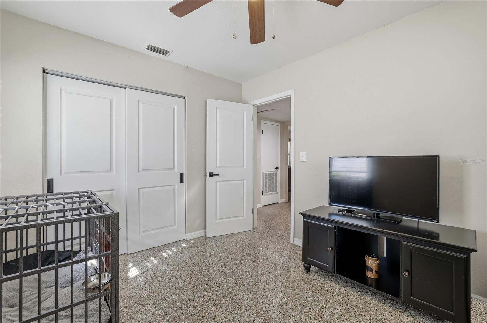 Image 18 of 41 For 2102 Kirby Circle