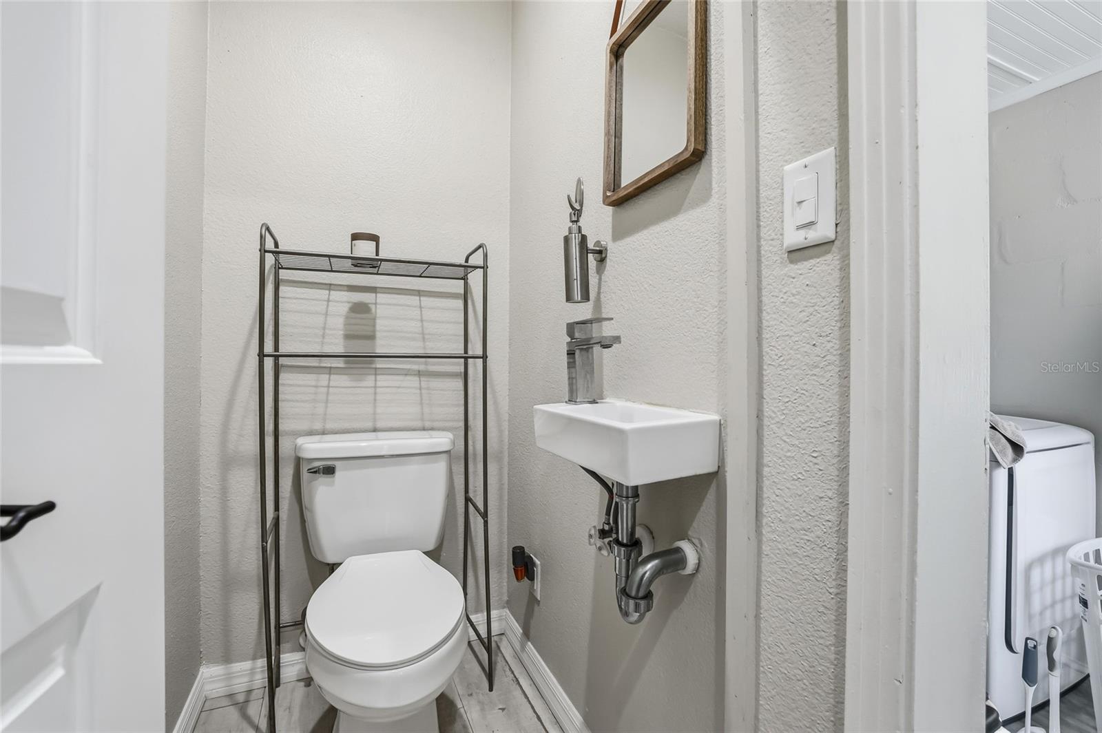 Image 22 of 41 For 2102 Kirby Circle