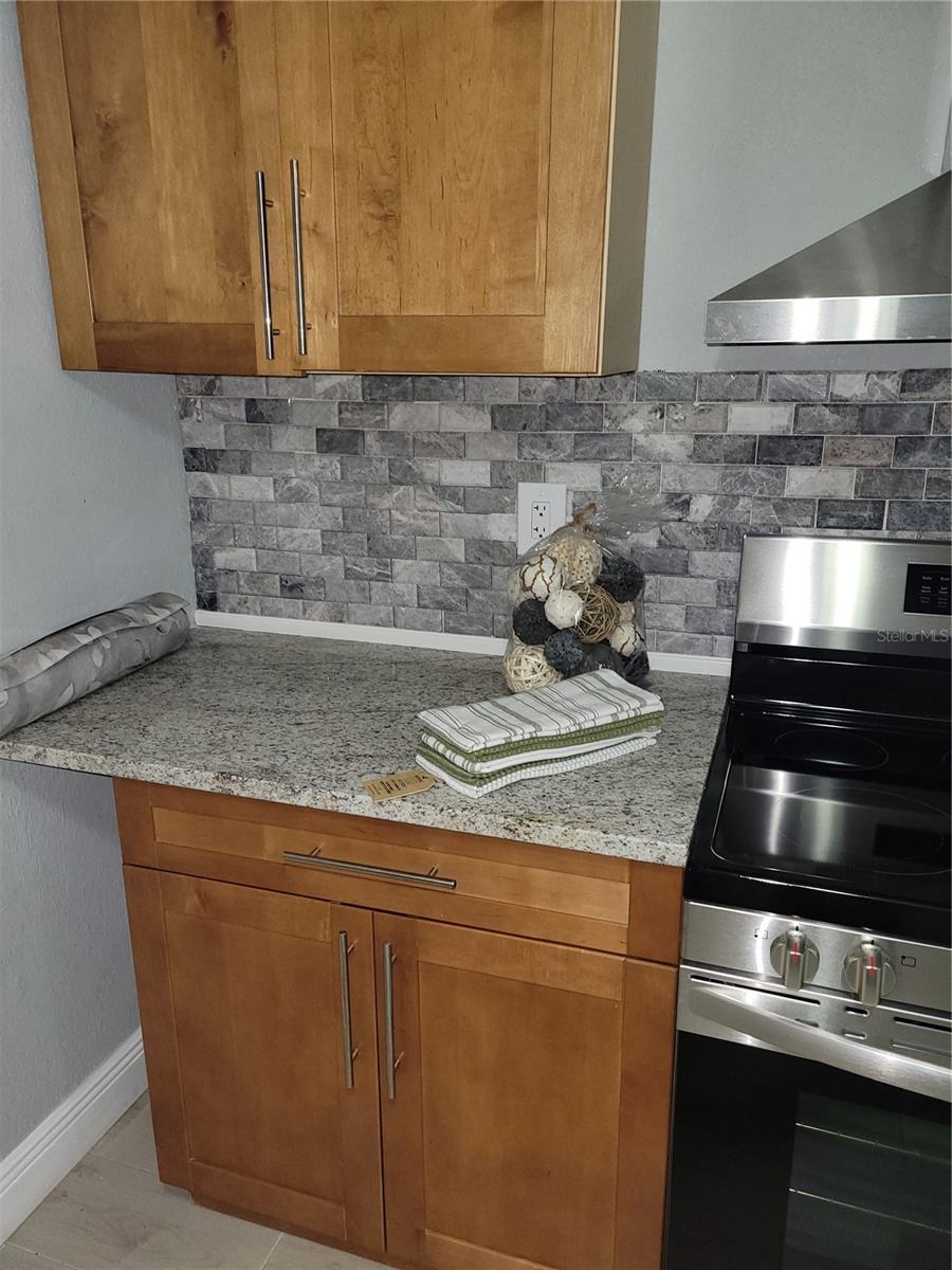 Image 11 of 99 For 5548 11th Street