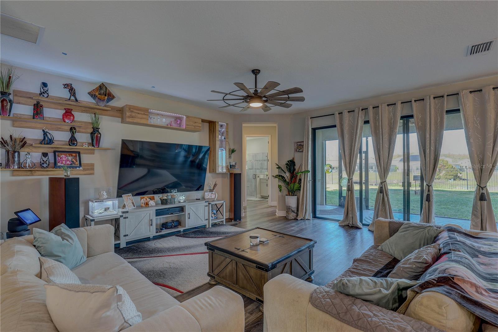 Image 16 of 70 For 14536 Woodland Spur Drive