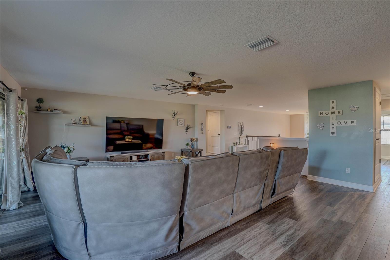 Image 32 of 70 For 14536 Woodland Spur Drive