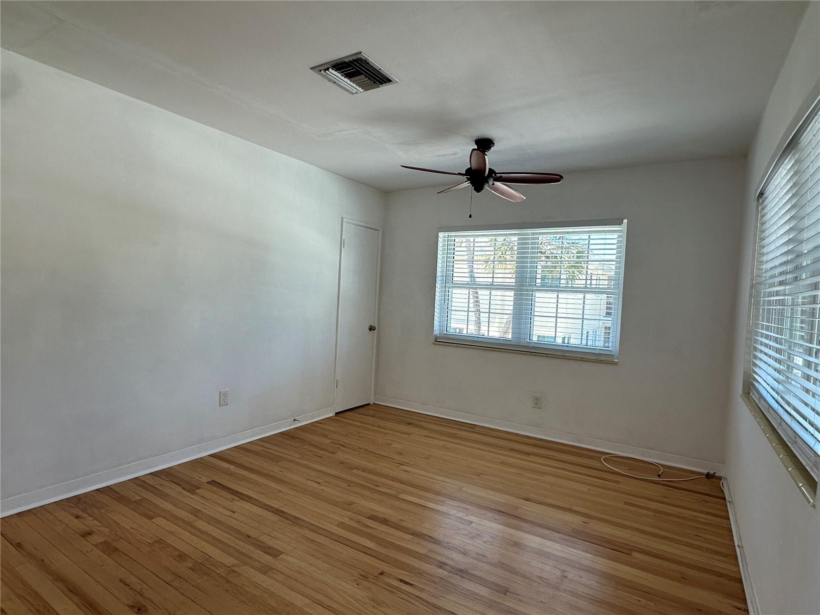 Image 9 of 27 For 1800 Pass A Grille Way 5