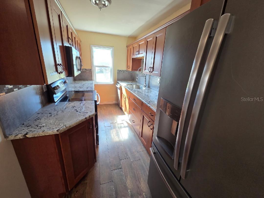 Image 15 of 20 For 36627 Eiland Boulevard