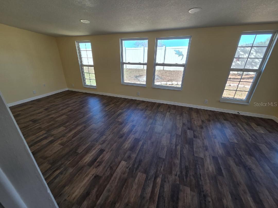 Image 18 of 20 For 36627 Eiland Boulevard