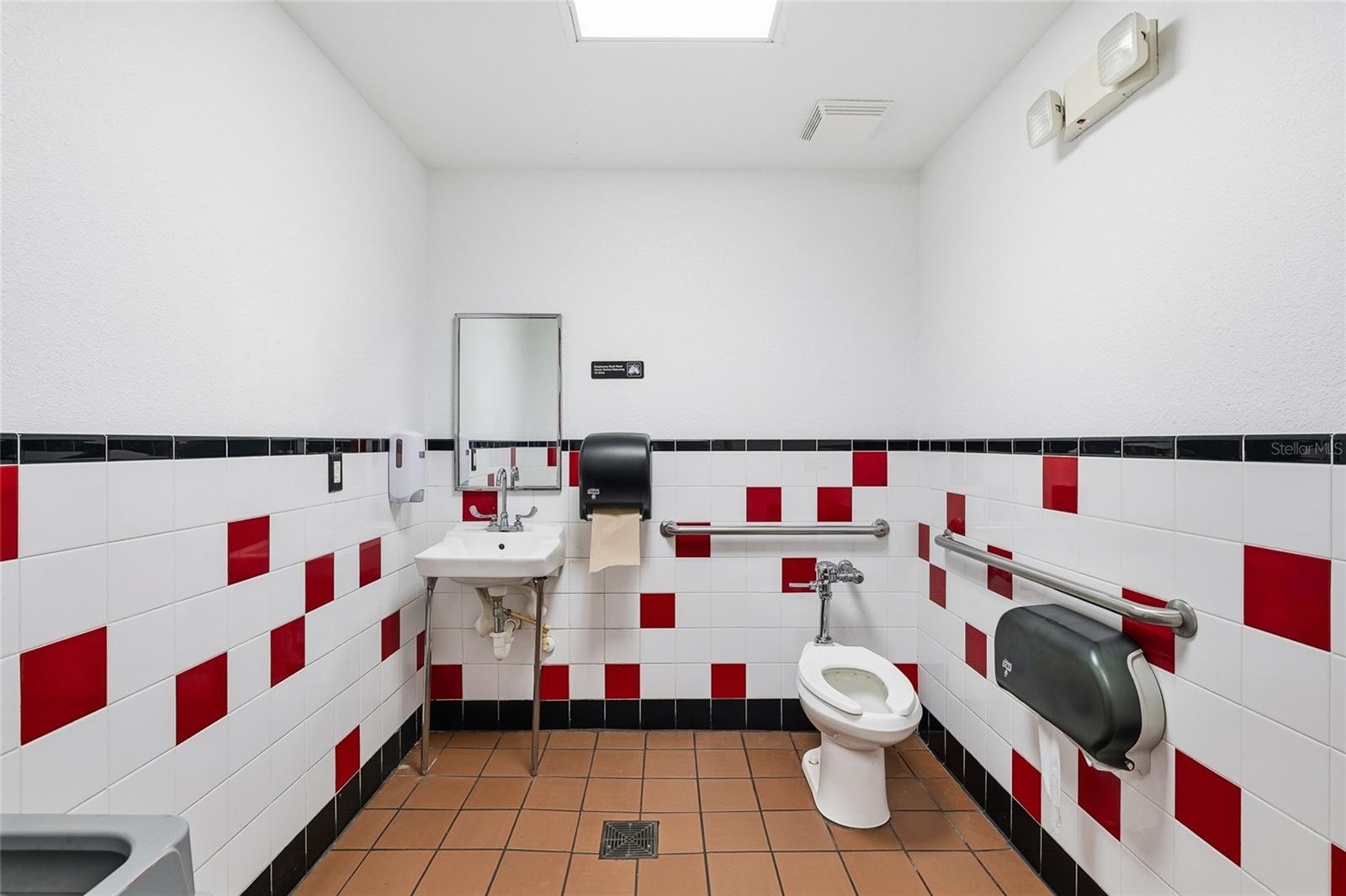 Image 15 of 35 For 18500 Veterans Boulevard 4