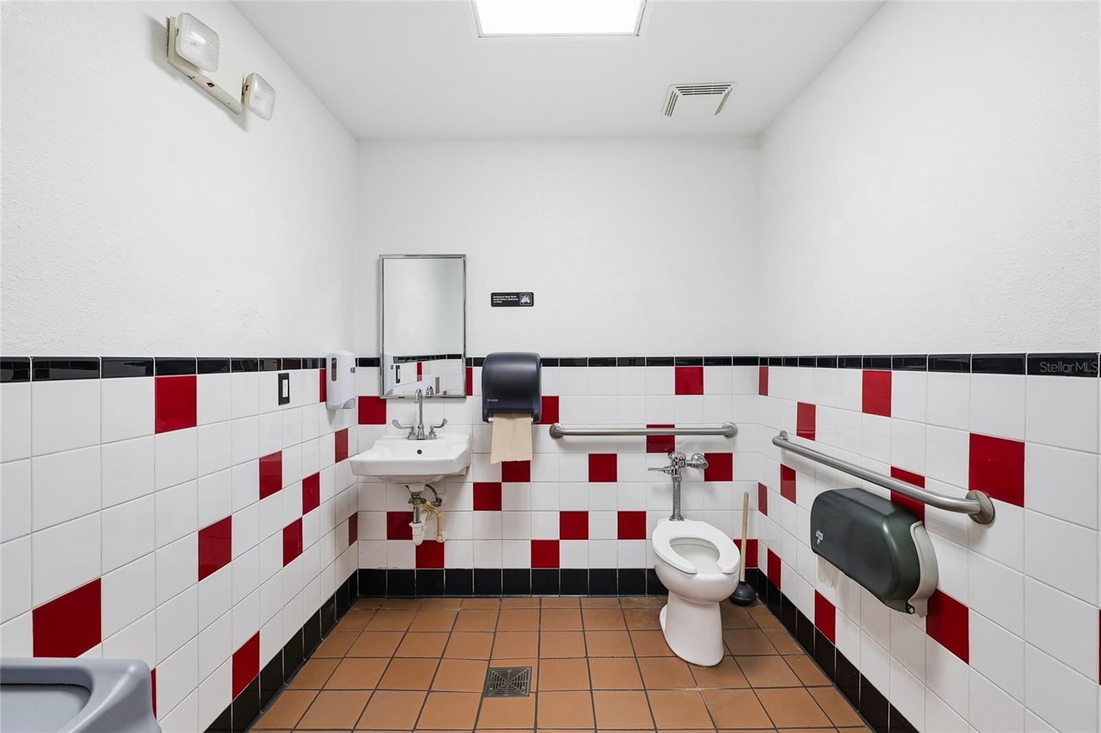 Image 16 of 35 For 18500 Veterans Boulevard 4