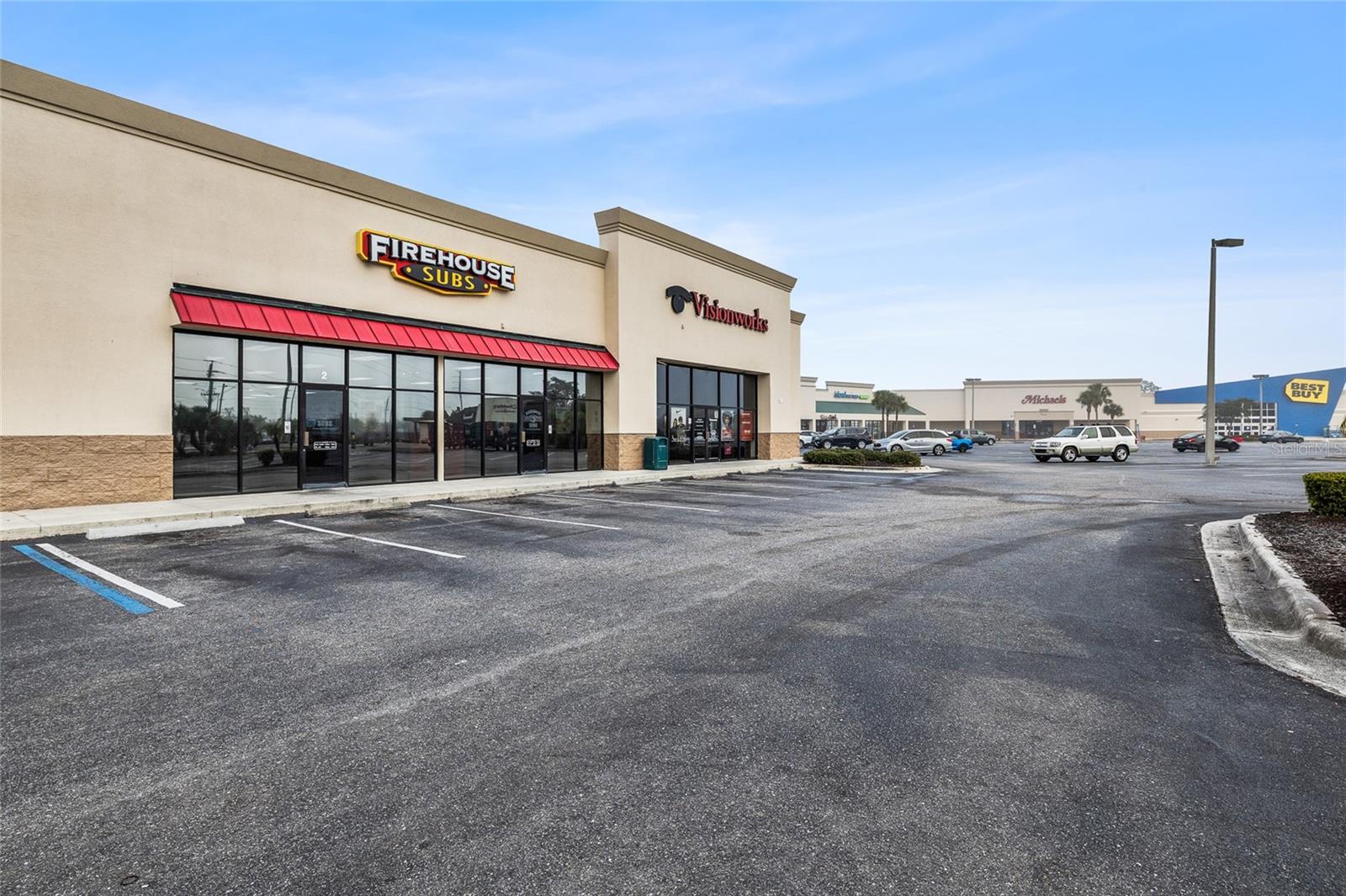 Image 2 of 35 For 18500 Veterans Boulevard 4