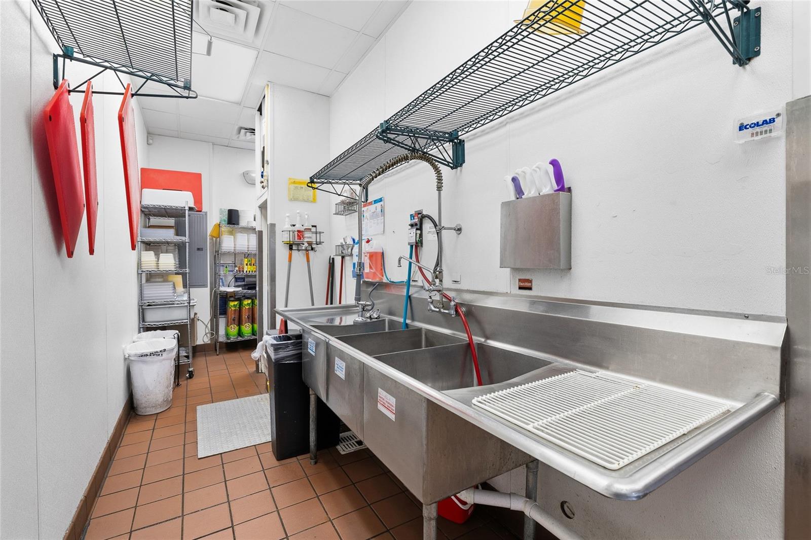 Image 24 of 35 For 18500 Veterans Boulevard 4