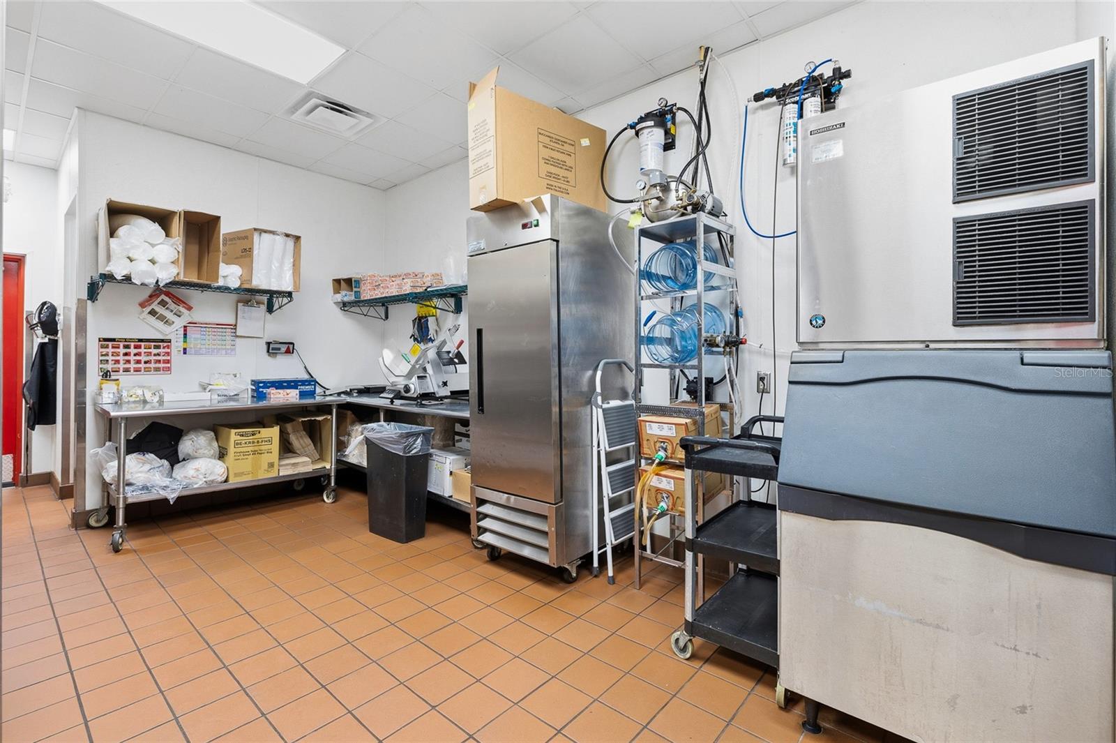 Image 26 of 35 For 18500 Veterans Boulevard 4