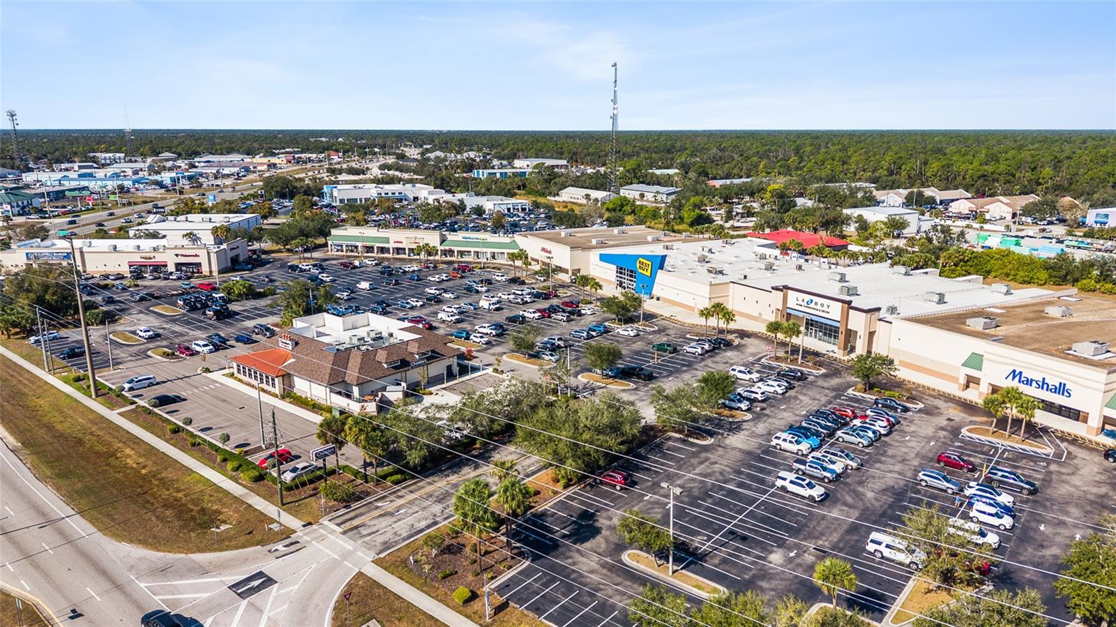 Image 32 of 35 For 18500 Veterans Boulevard 4