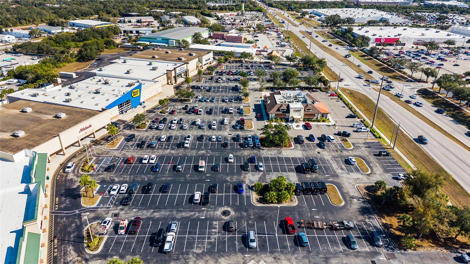 Image 35 of 35 For 18500 Veterans Boulevard 4