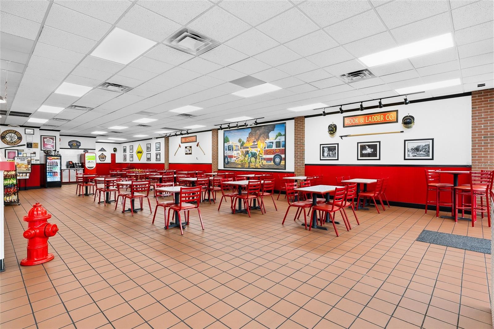 Image 4 of 35 For 18500 Veterans Boulevard 4