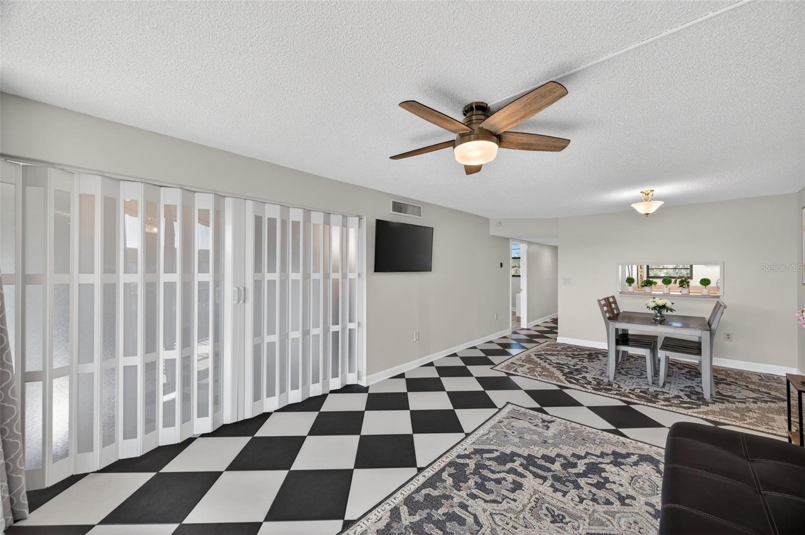 Image 11 of 52 For 19701 Gulf Boulevard 404