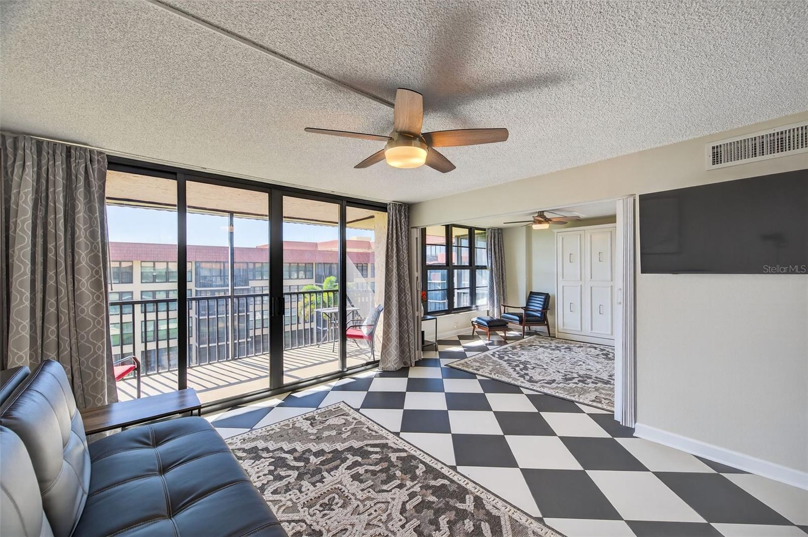 Image 15 of 52 For 19701 Gulf Boulevard 404