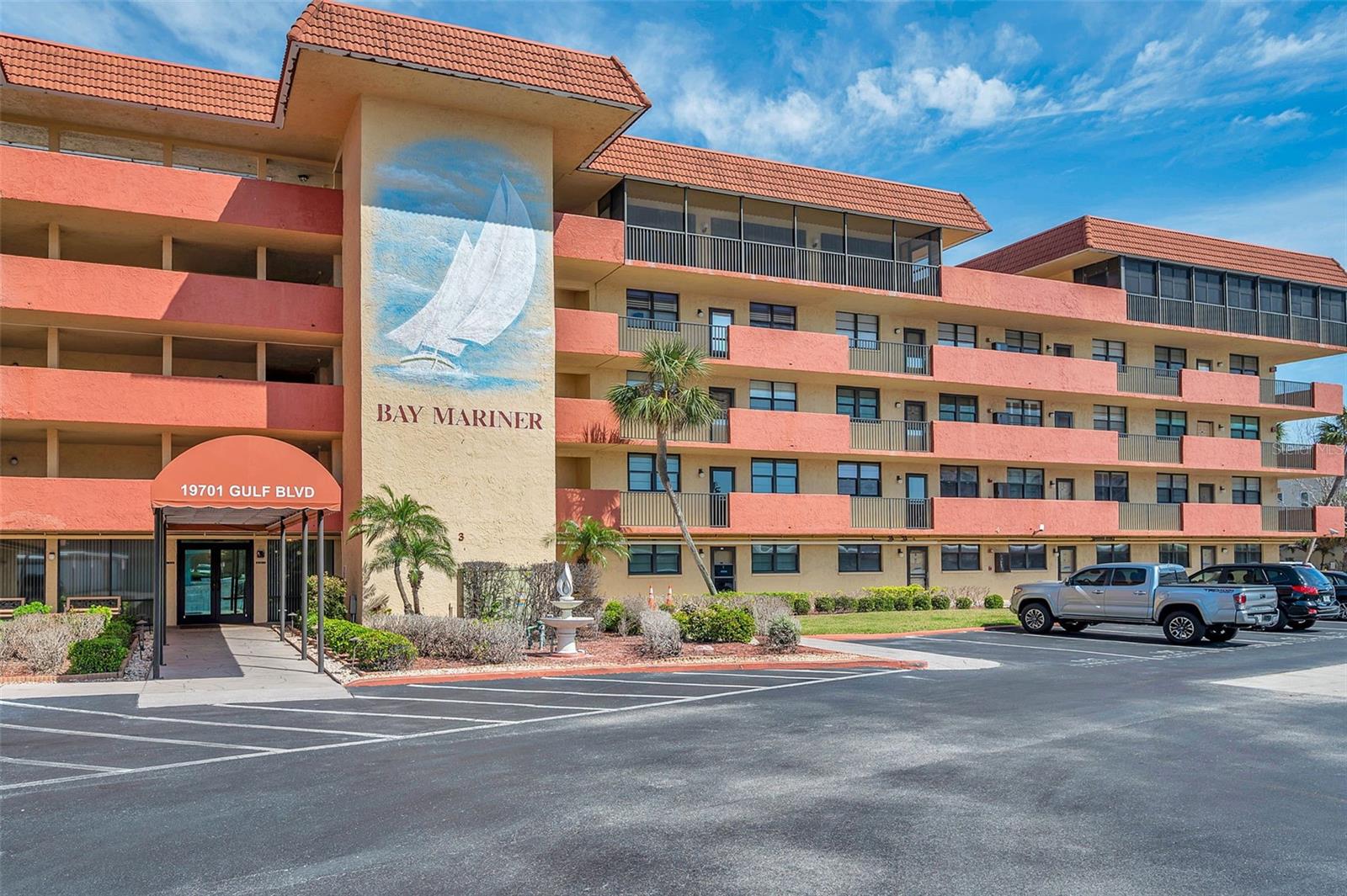 Image 2 of 52 For 19701 Gulf Boulevard 404