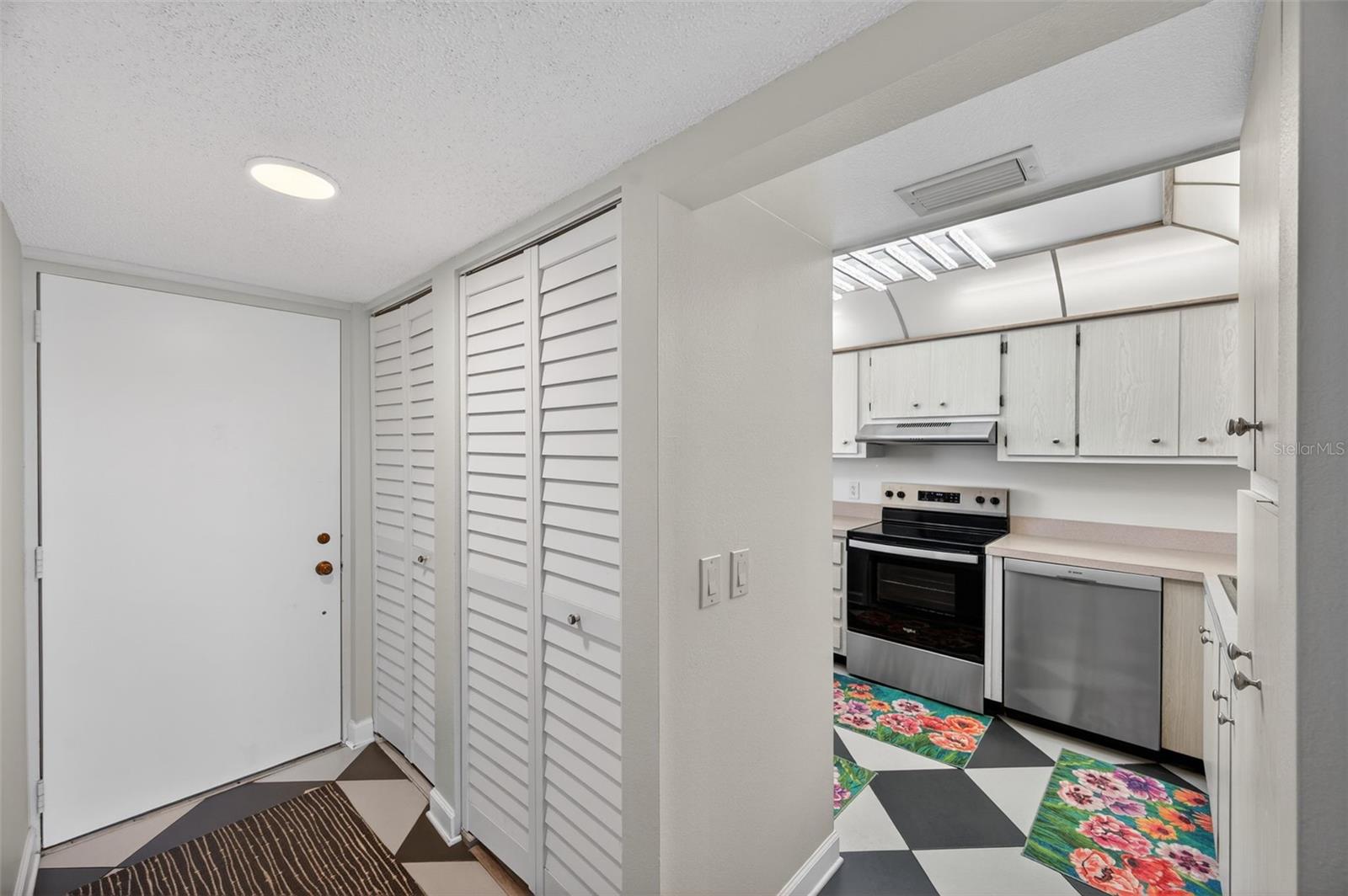 Image 28 of 52 For 19701 Gulf Boulevard 404