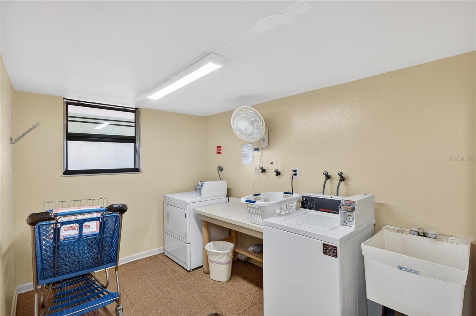 Image 33 of 52 For 19701 Gulf Boulevard 404