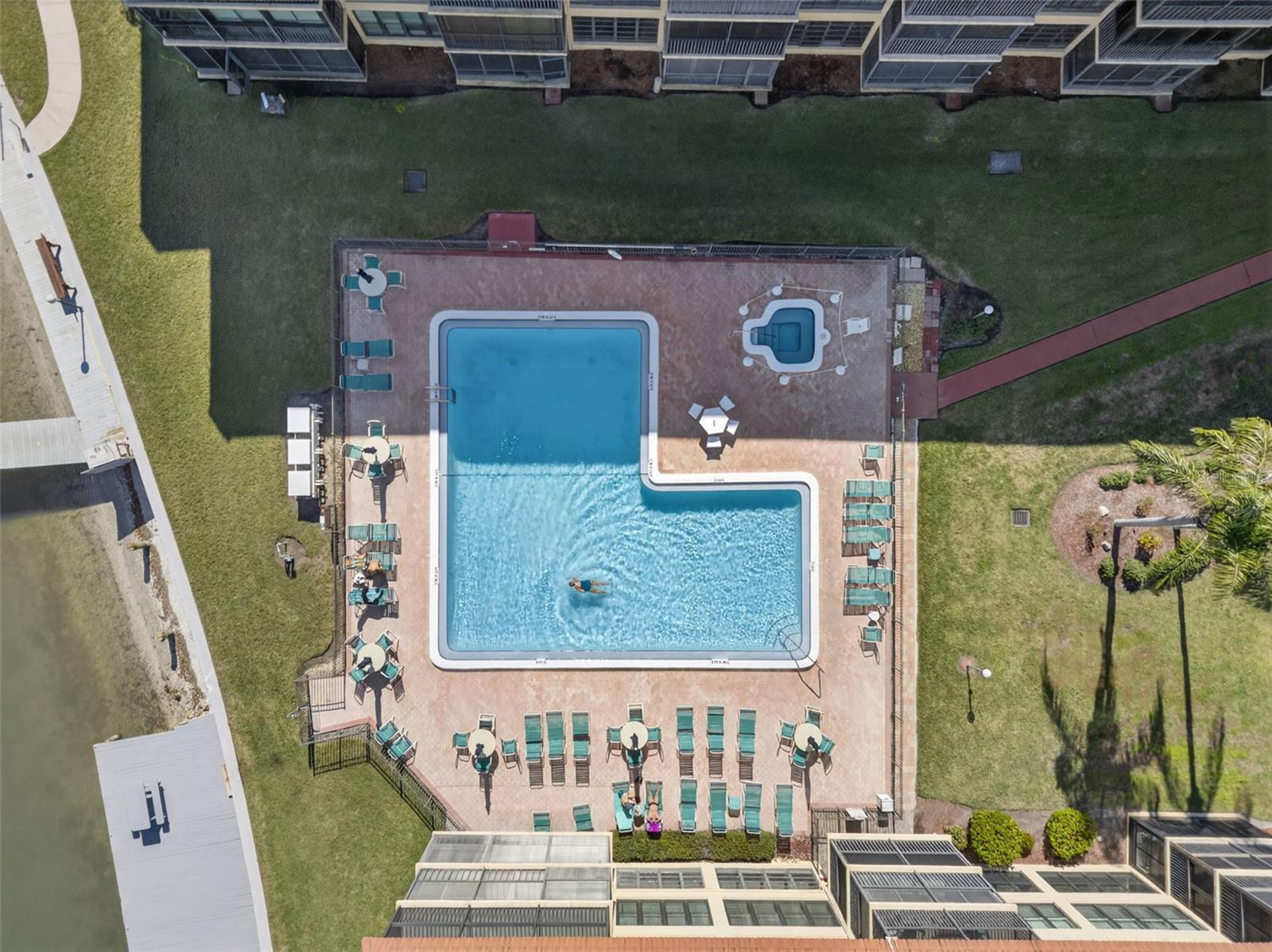 Image 36 of 52 For 19701 Gulf Boulevard 404