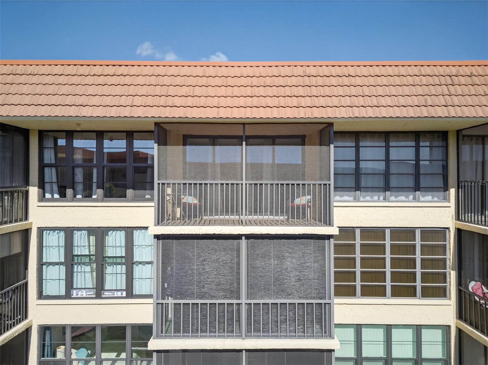 Image 37 of 52 For 19701 Gulf Boulevard 404