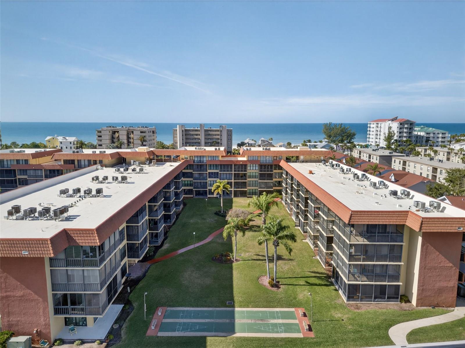 Image 38 of 52 For 19701 Gulf Boulevard 404