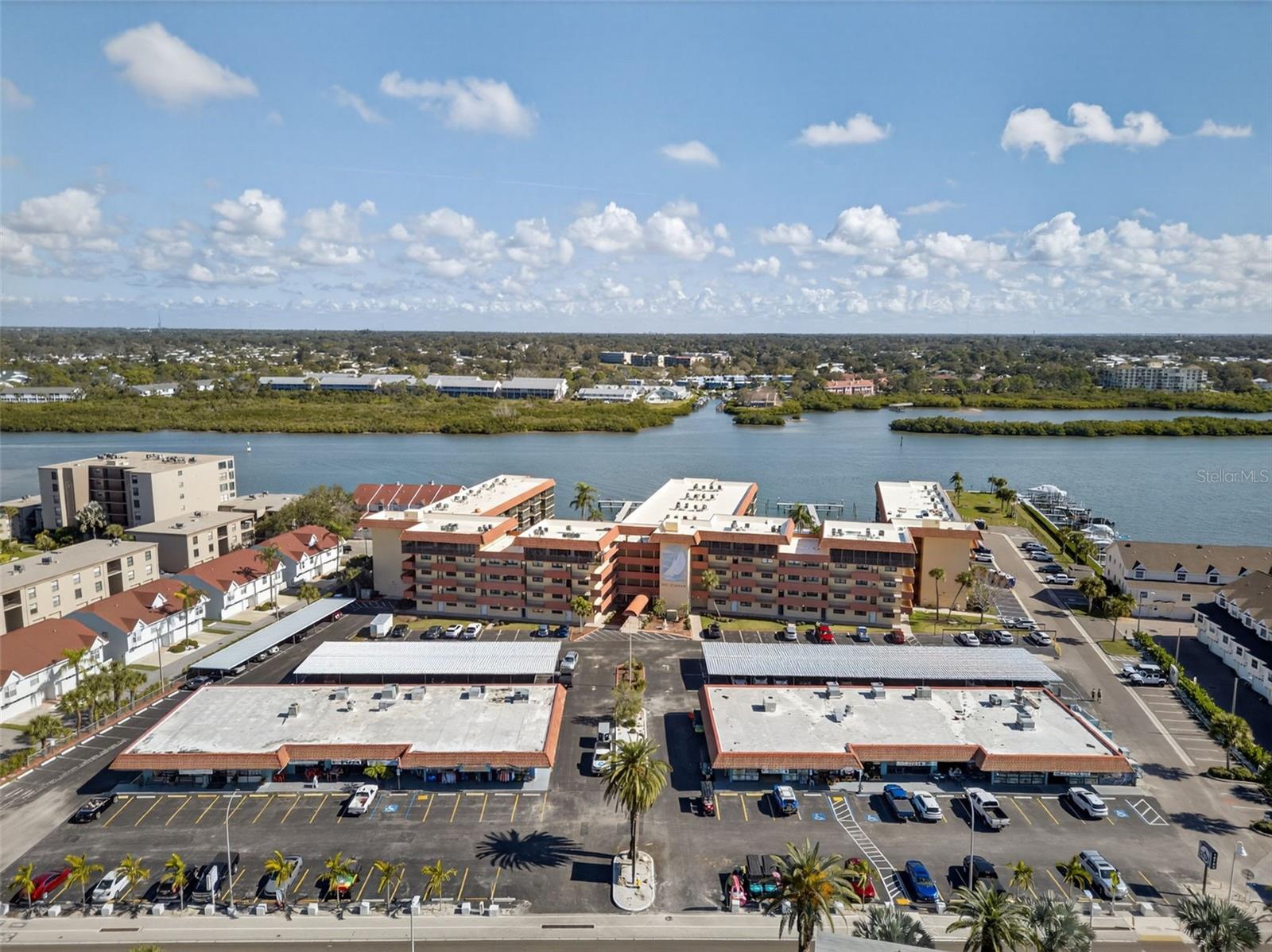 Image 39 of 52 For 19701 Gulf Boulevard 404