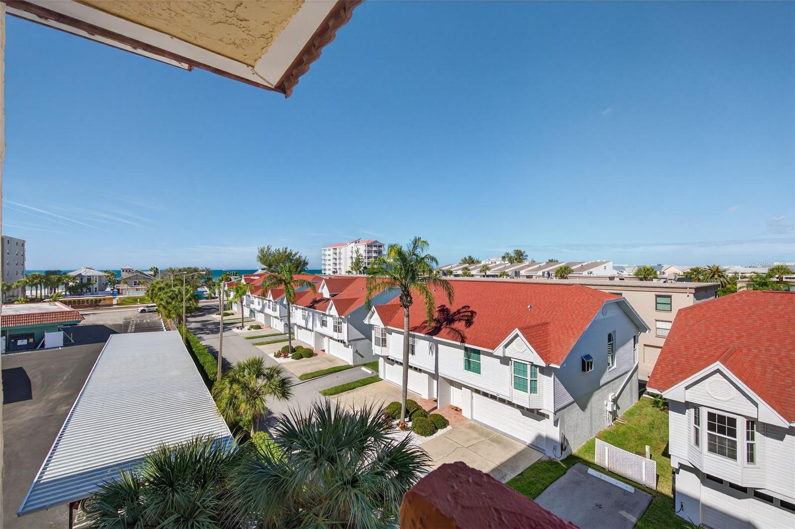 Image 43 of 52 For 19701 Gulf Boulevard 404