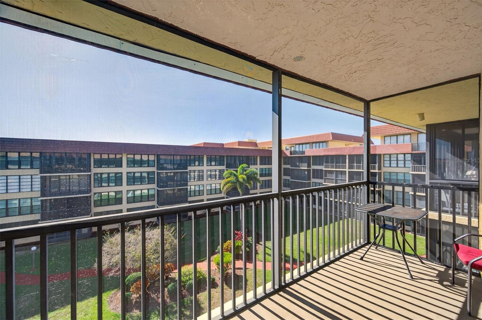 Image 7 of 52 For 19701 Gulf Boulevard 404