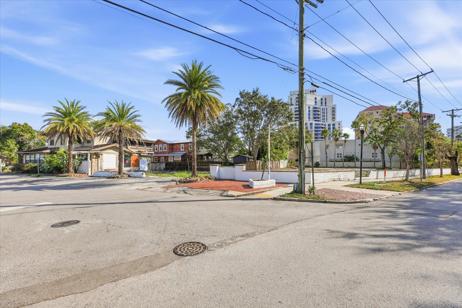 Listing photo id 28 for 1504 Howard Avenue