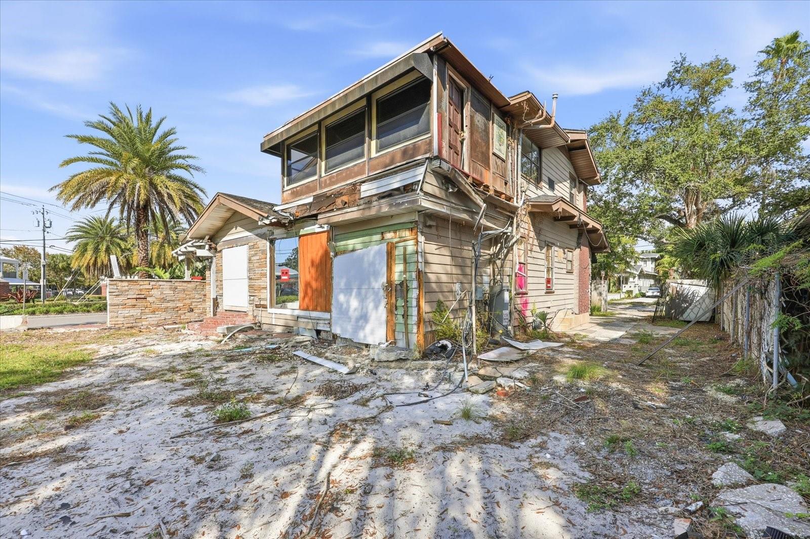 Listing photo id 29 for 1504 Howard Avenue