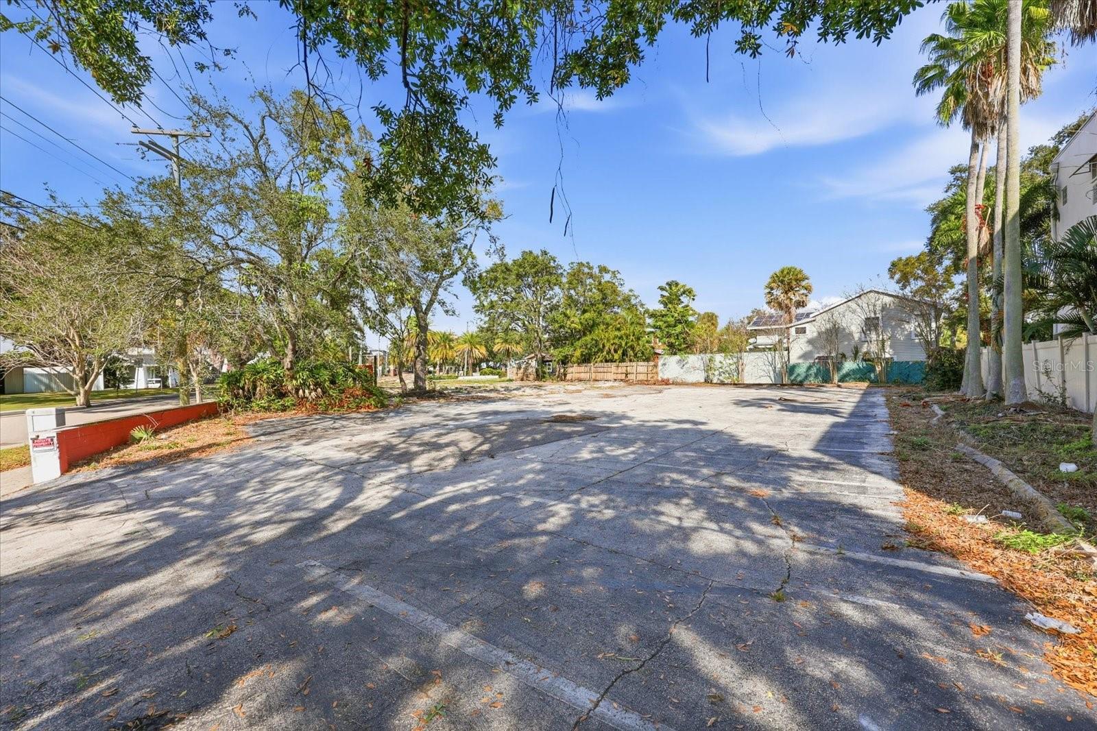 Listing photo id 30 for 1504 Howard Avenue