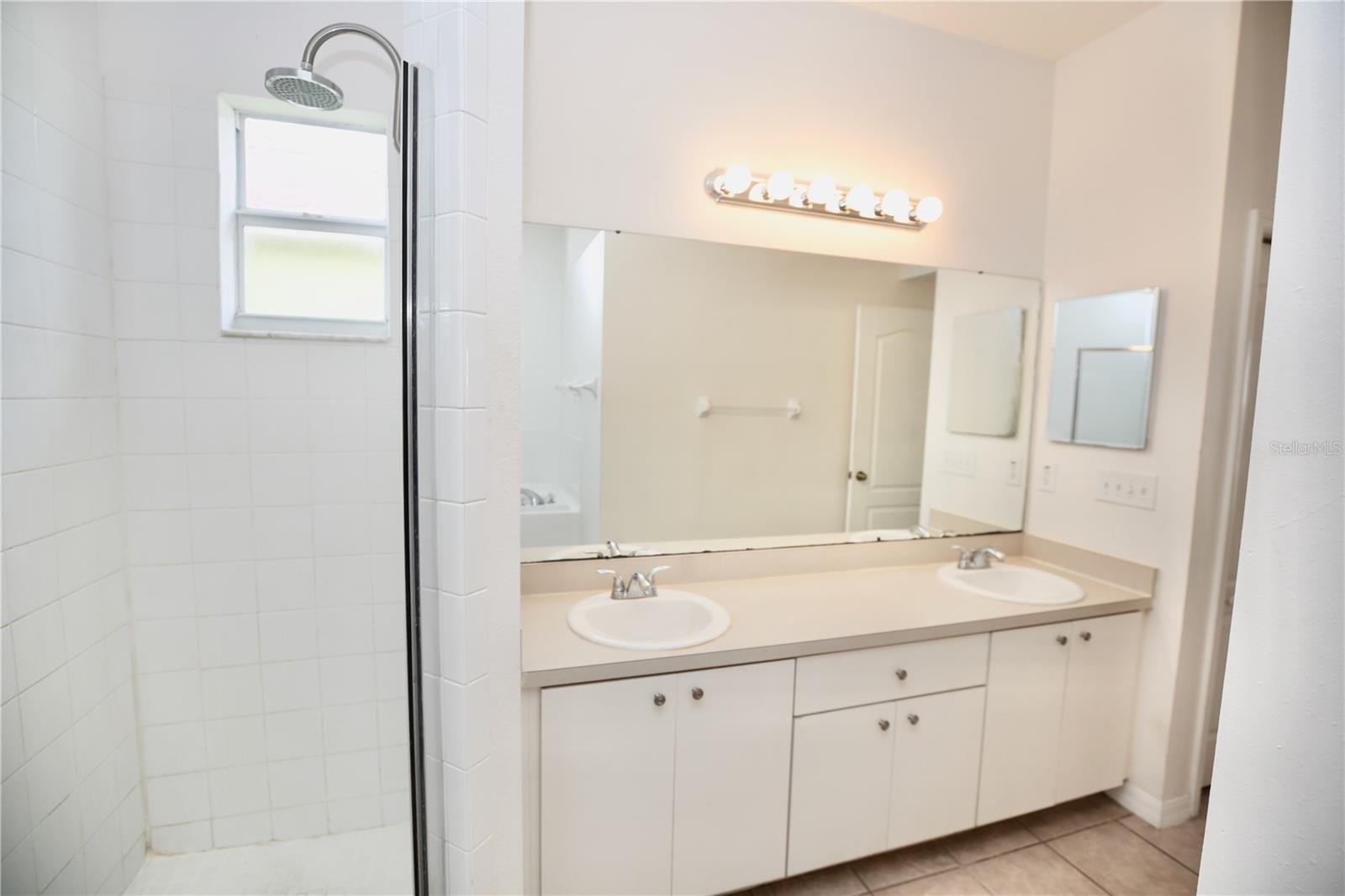 Image 12 of 39 For 24421 Breezy Oak Court