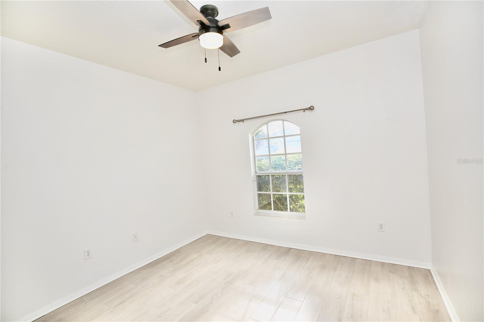 Image 13 of 39 For 24421 Breezy Oak Court