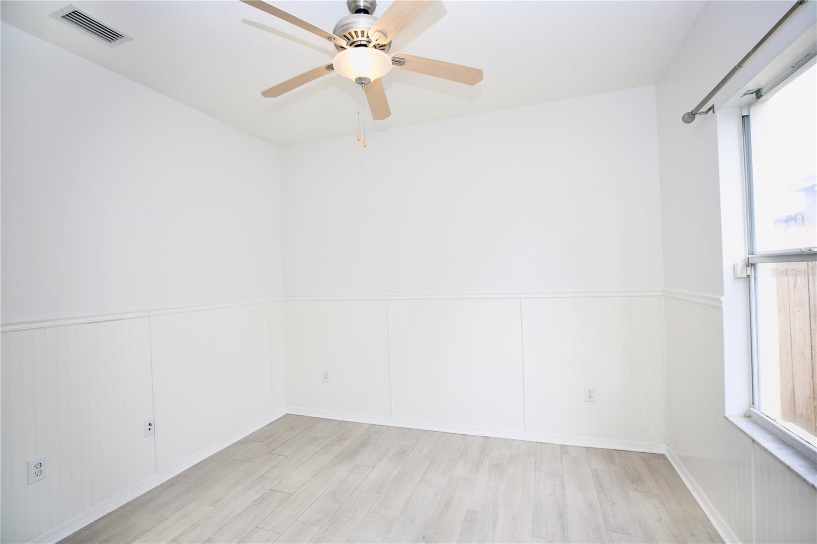 Image 17 of 39 For 24421 Breezy Oak Court