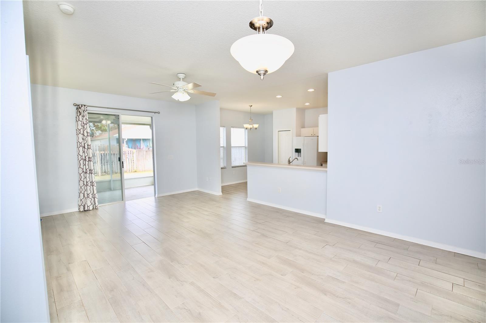 Image 20 of 39 For 24421 Breezy Oak Court