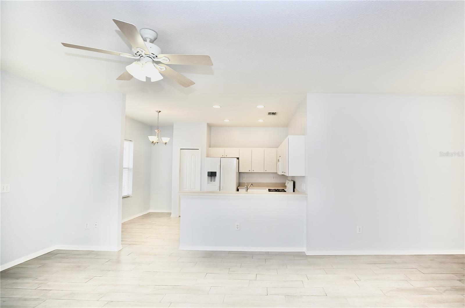 Image 22 of 39 For 24421 Breezy Oak Court