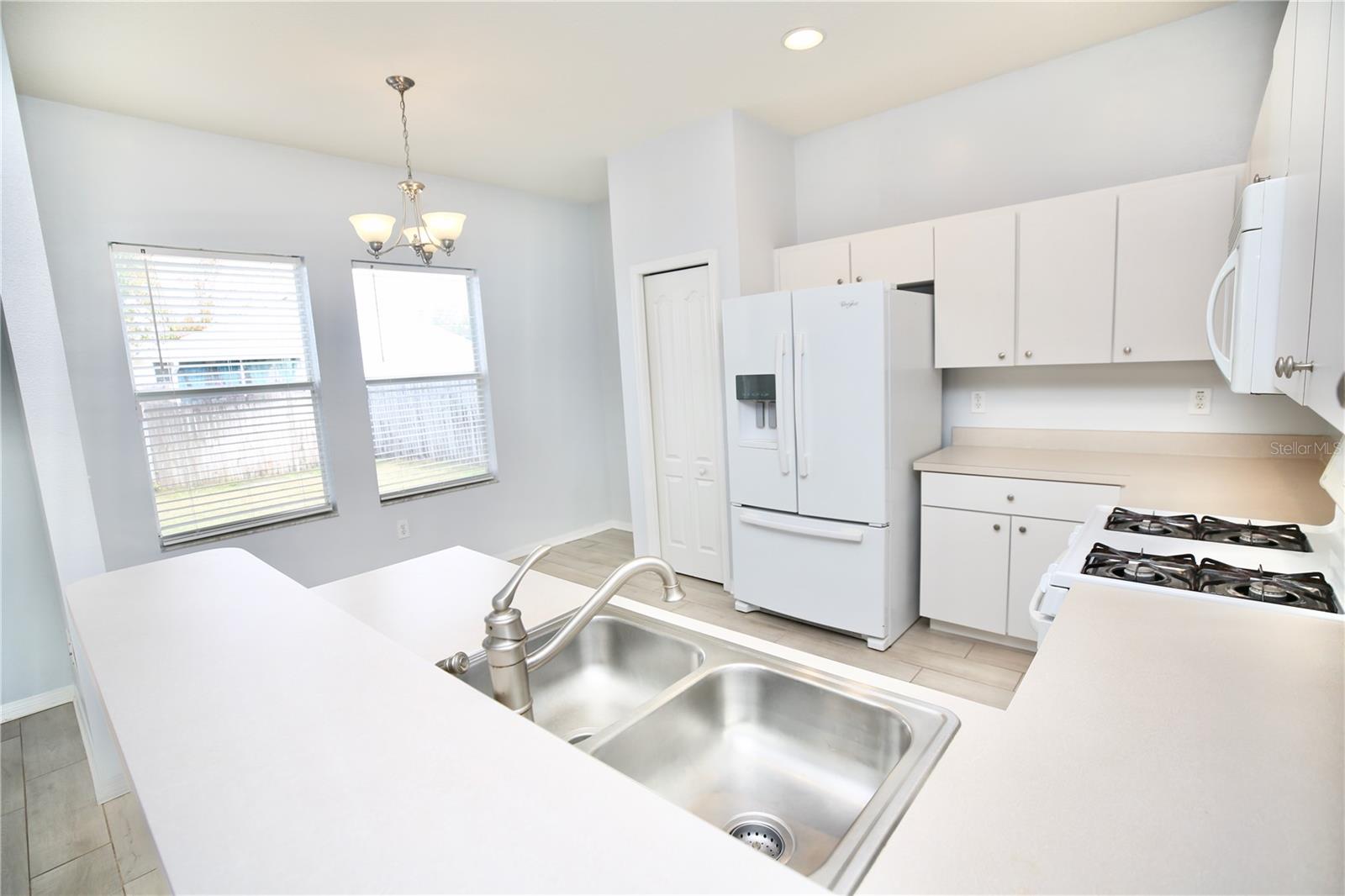 Image 25 of 39 For 24421 Breezy Oak Court