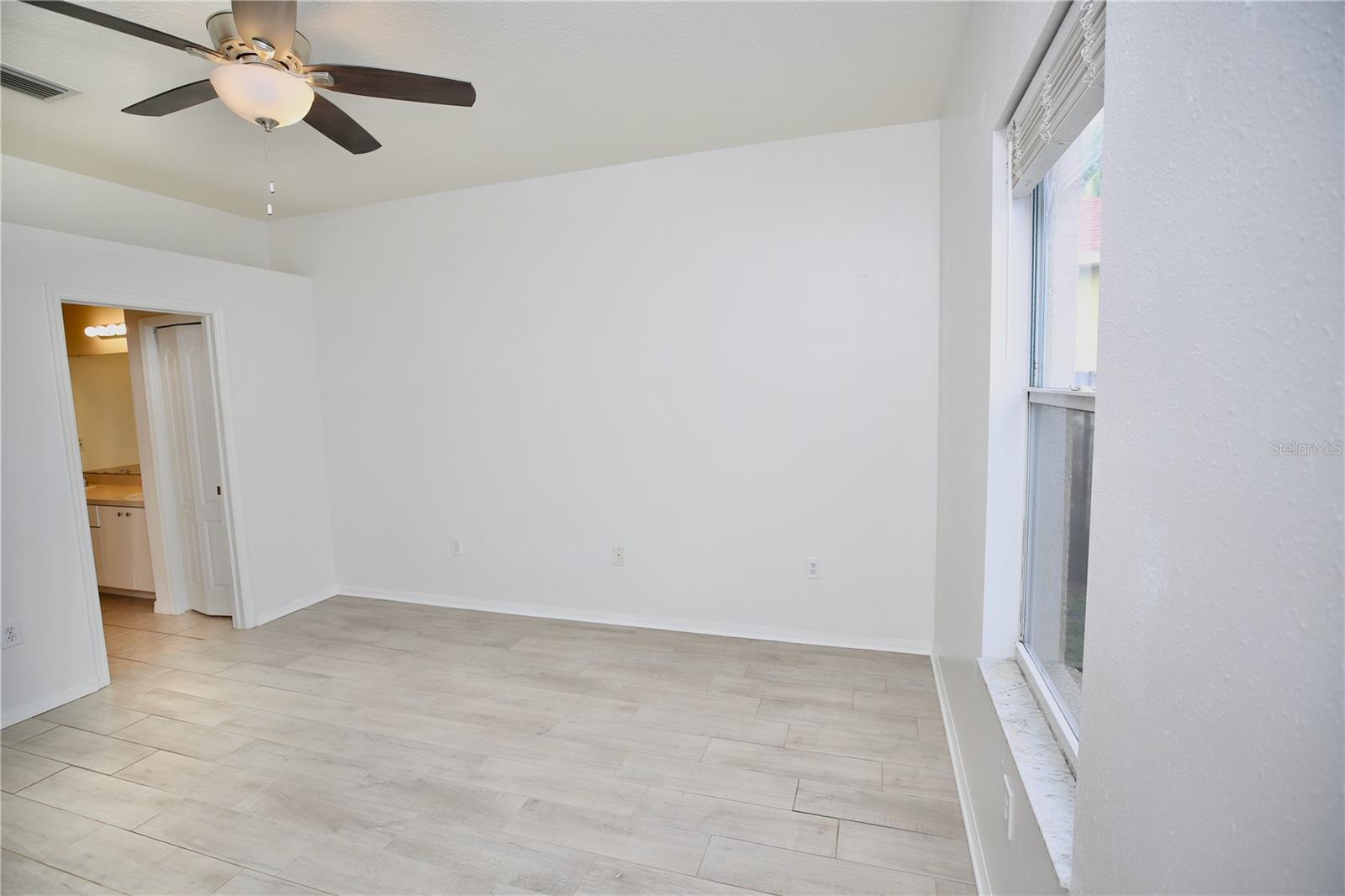 Image 6 of 39 For 24421 Breezy Oak Court