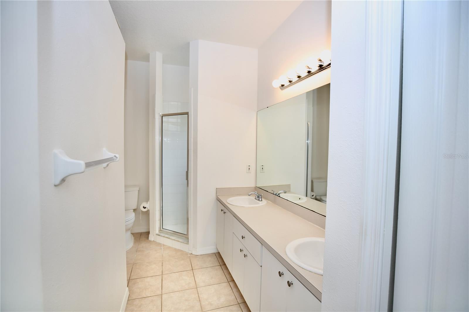 Image 9 of 39 For 24421 Breezy Oak Court