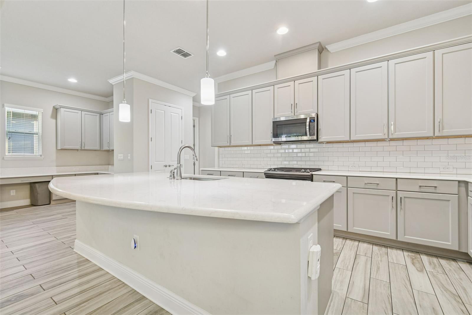 Listing photo id 5 for 6036 Plover Meadow Street