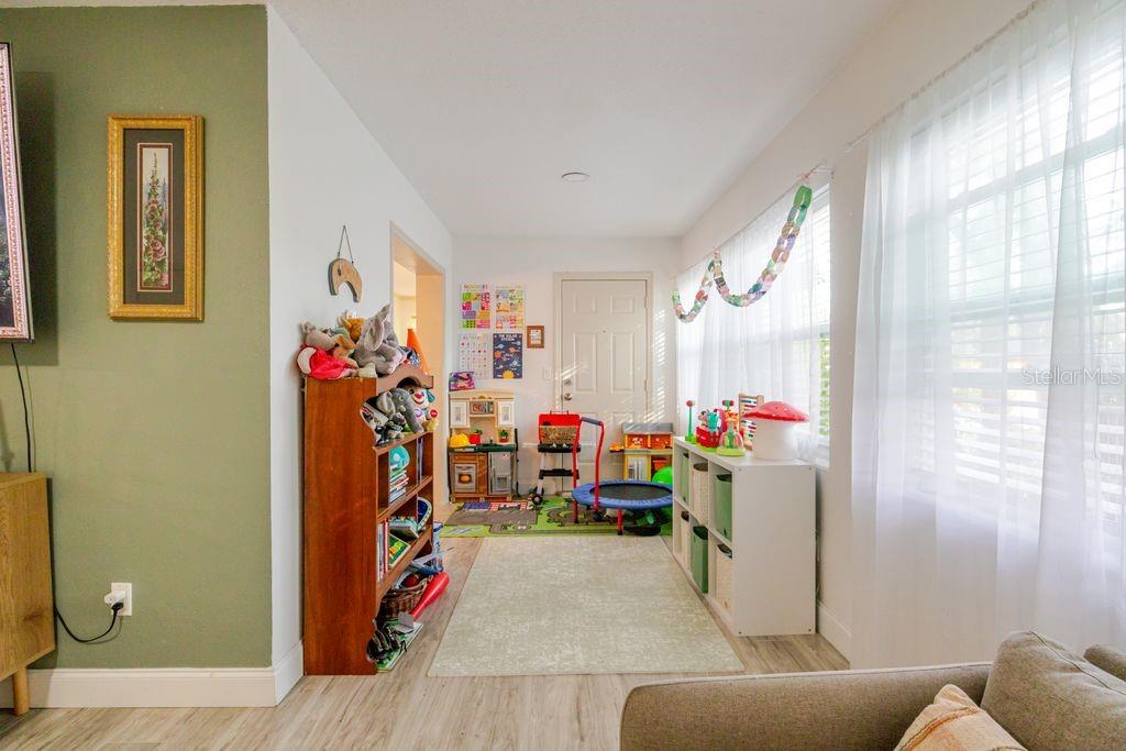 Image 12 of 56 For 1225 King Avenue