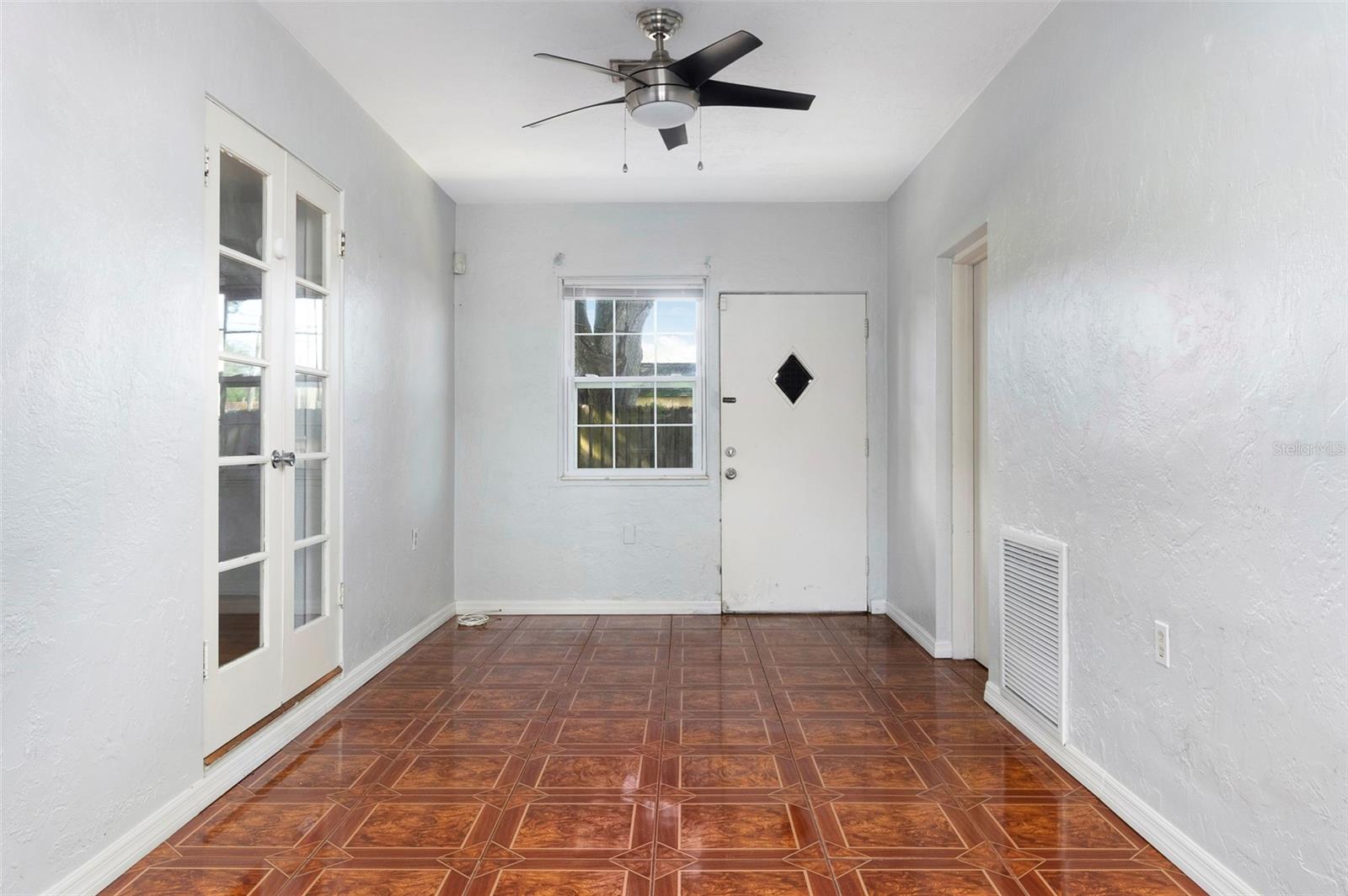 Image 13 of 35 For 2900 Leslee Lake Drive N