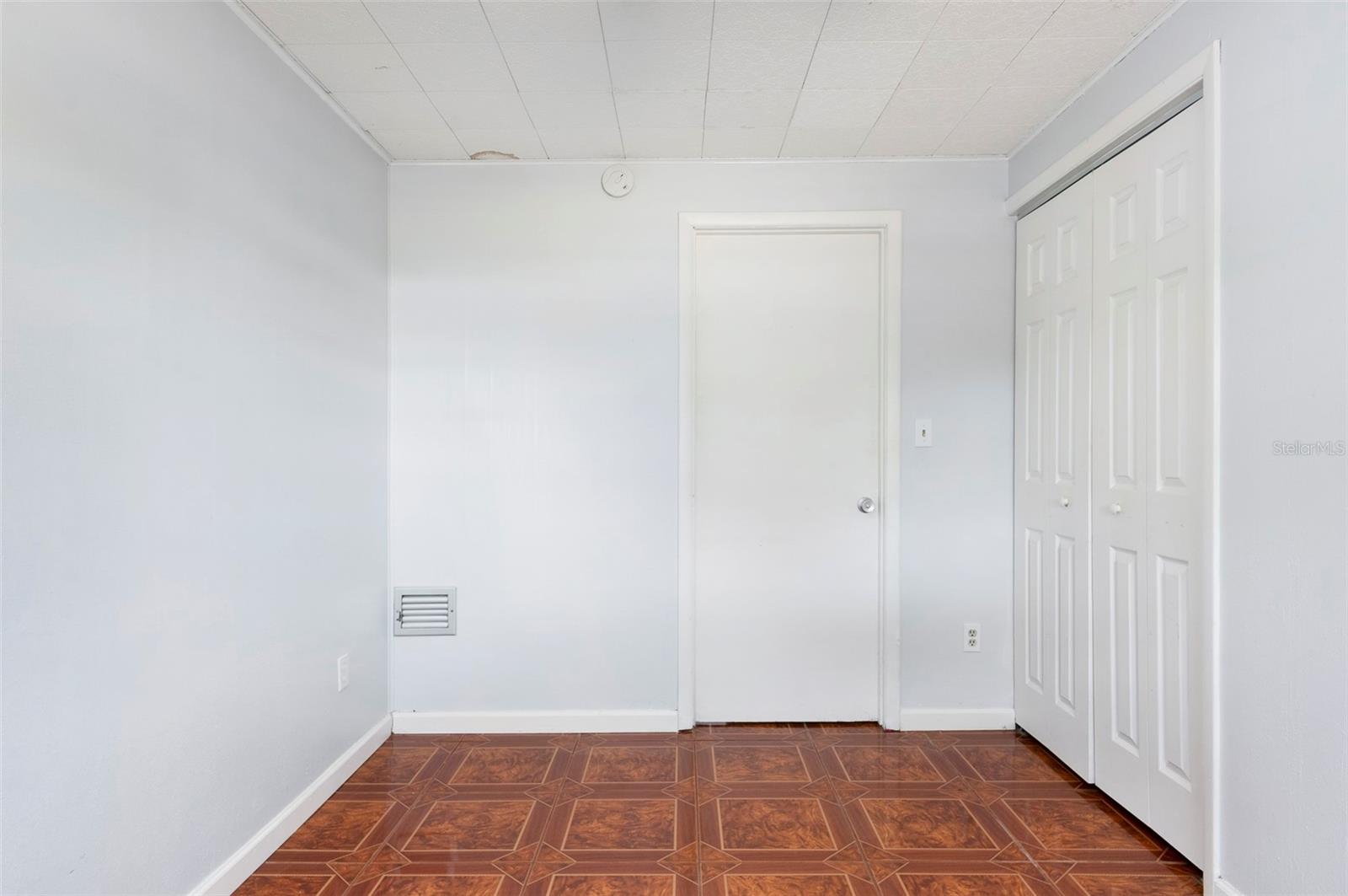 Image 15 of 35 For 2900 Leslee Lake Drive N