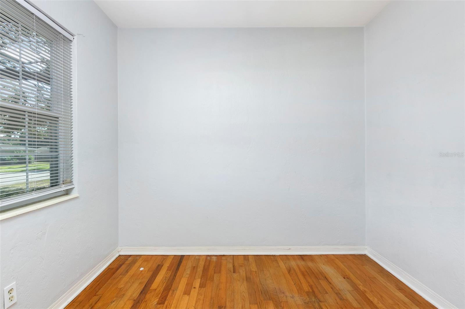 Image 17 of 35 For 2900 Leslee Lake Drive N