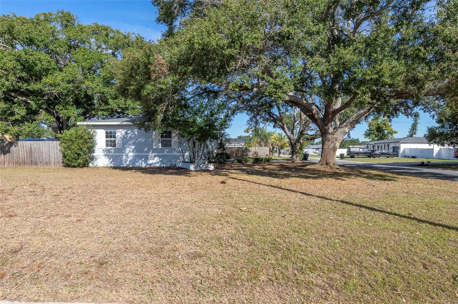 Image 33 of 35 For 2900 Leslee Lake Drive N