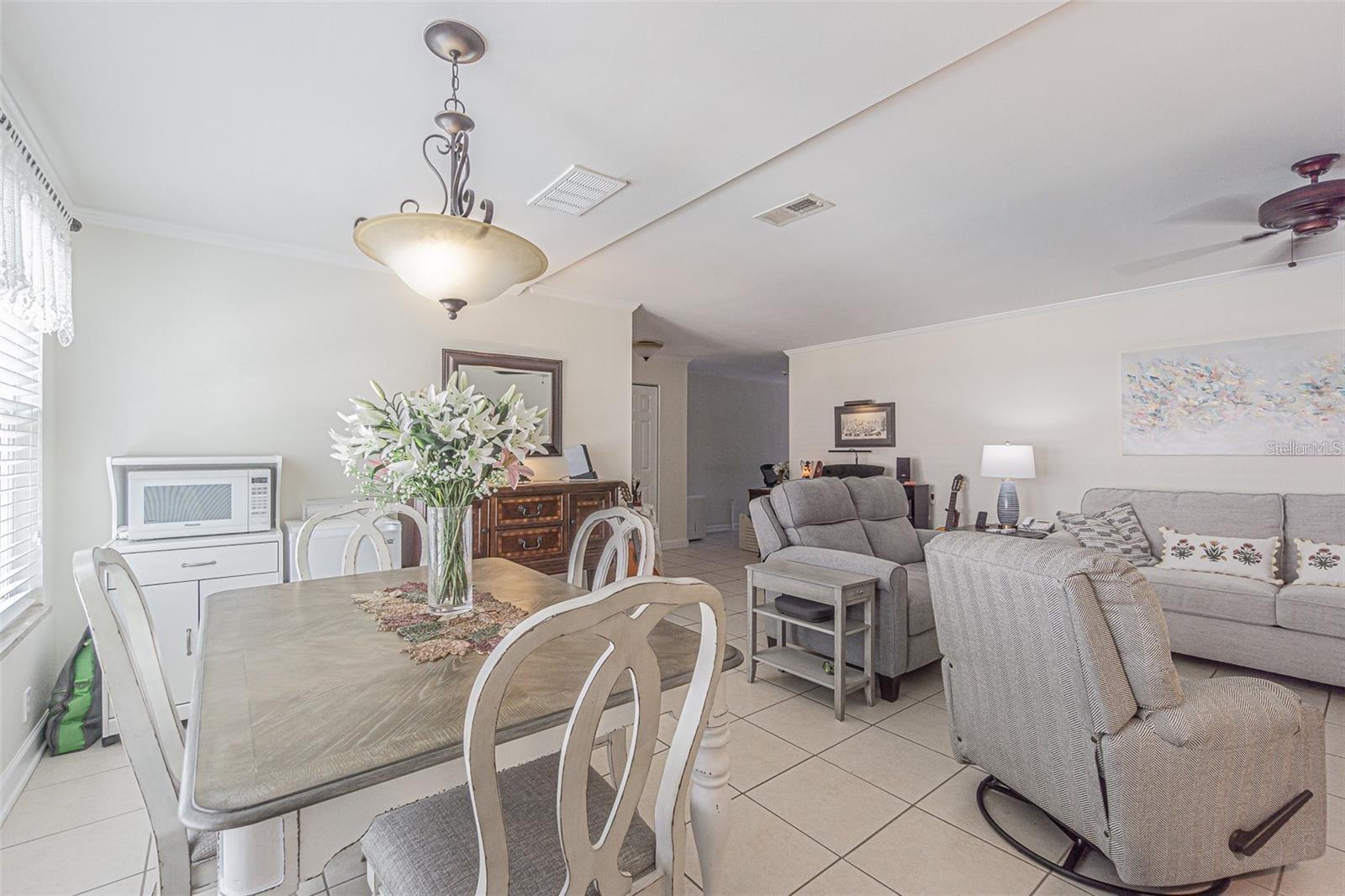 Image 9 of 39 For 5501 80th Street N 206