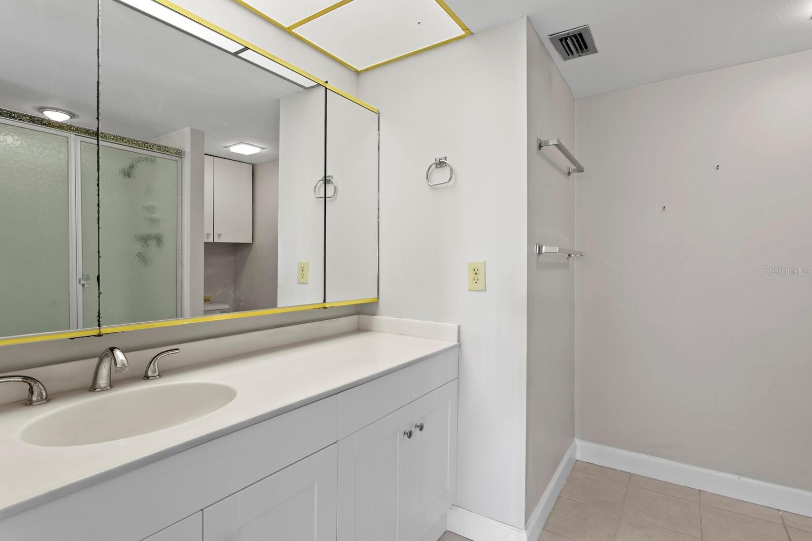 Image 24 of 50 For 220 Belleview Boulevard 702