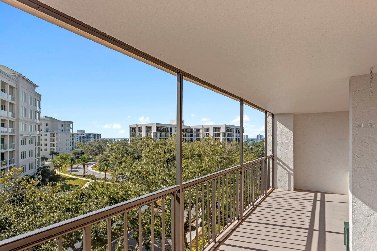 Image 28 of 50 For 220 Belleview Boulevard 702